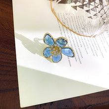 Load image into Gallery viewer, Flower  Earrings